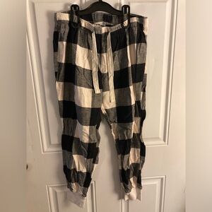 Old navy size small women’s pajama bottoms, tan and black checkered print